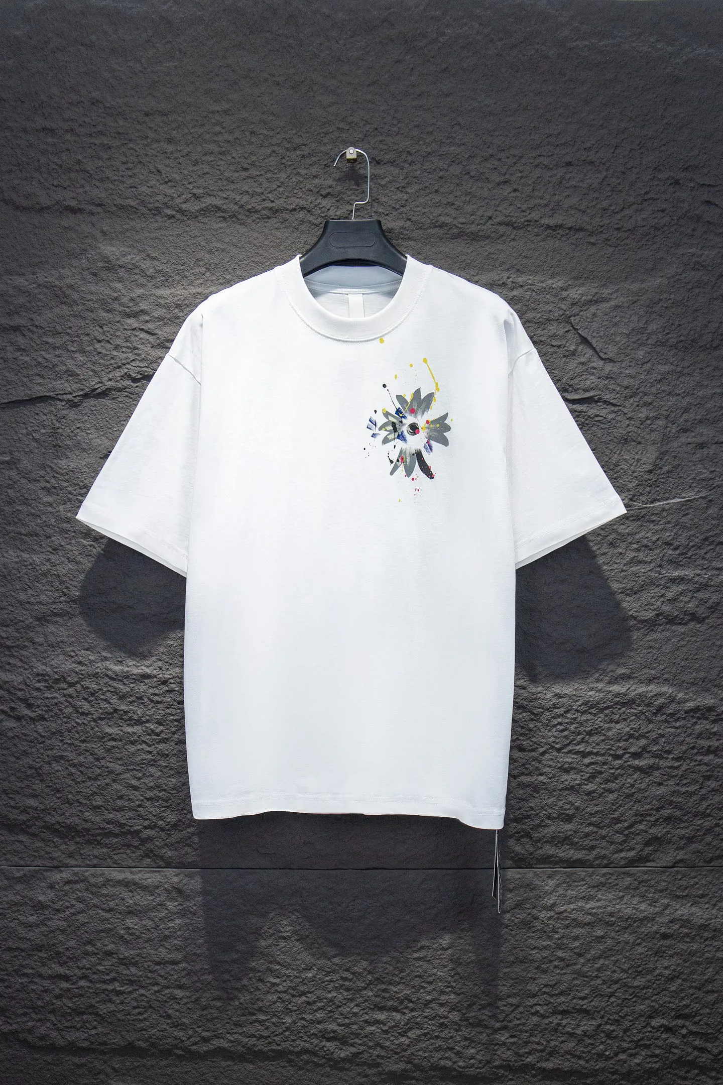 🅿️180 Style No.: 7042# Chrome hearts• 25ss ⚠YB custom-woven and custom-dyed fabrics, colors, prints, styles, and accessories. The fabrics are woven by imported machines. The uniqueness of the cloth texture creates a perfect garment effect. The fabric is made of 260-gram clean cloth with 320-gram 1*1 ribs. 4-color environmentally friendly custom-dyed fabrics, threads in the same cylinder, no color difference.  Gradient graffiti on garments, hand-made graffiti technology on garments, the details of the collar, pockets, cuffs, and front and rear threads are clearly visible. The printing uses Japanese BROTHER white ink digital direct-injection garment printing. This model is a global limited edition. In order to present a product like a work of art, after a long period of repeated determination of details, a very high-standard garment is presented. The front chest is made of direct-injection printing environmentally friendly glue material, using a mechanized printing process. Mechanical printing has high precision, the positioning accuracy can reach ±0.02mm, and the quality is stable.   The body is treated with graffiti elements, which greatly increases the interest of the clothing; it has a unique visual effect. The special washing effect creates a unique aged effect.  Croix Heart Short Sleeve must be the first short-sleeved piece in spring and summer that blurs the boundaries of unisex style. It has a classic dropped shoulder oversize version and a loose and casual upper body.  Color: Black White Size: S M L XL